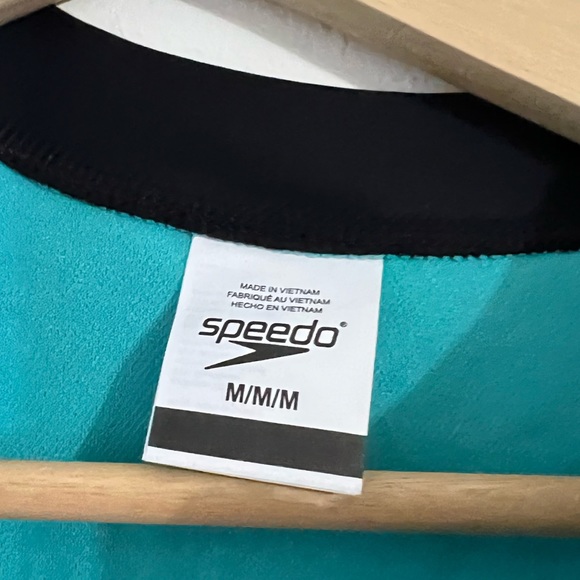 New Speedo One Piece Long Sleeve Swimsuit Rash Guard UV Protection - Picture 3 of 3